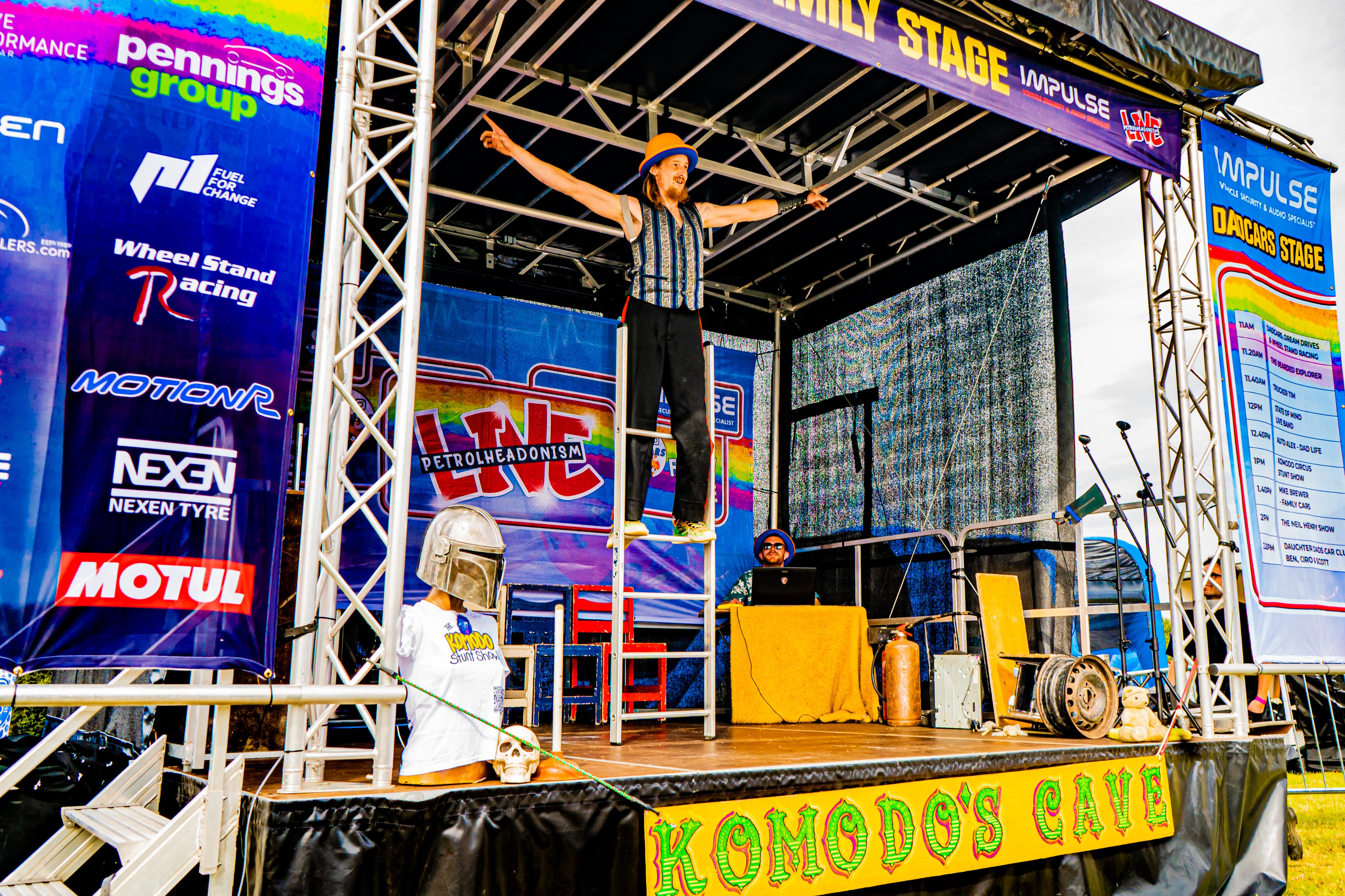 Komodo live performance